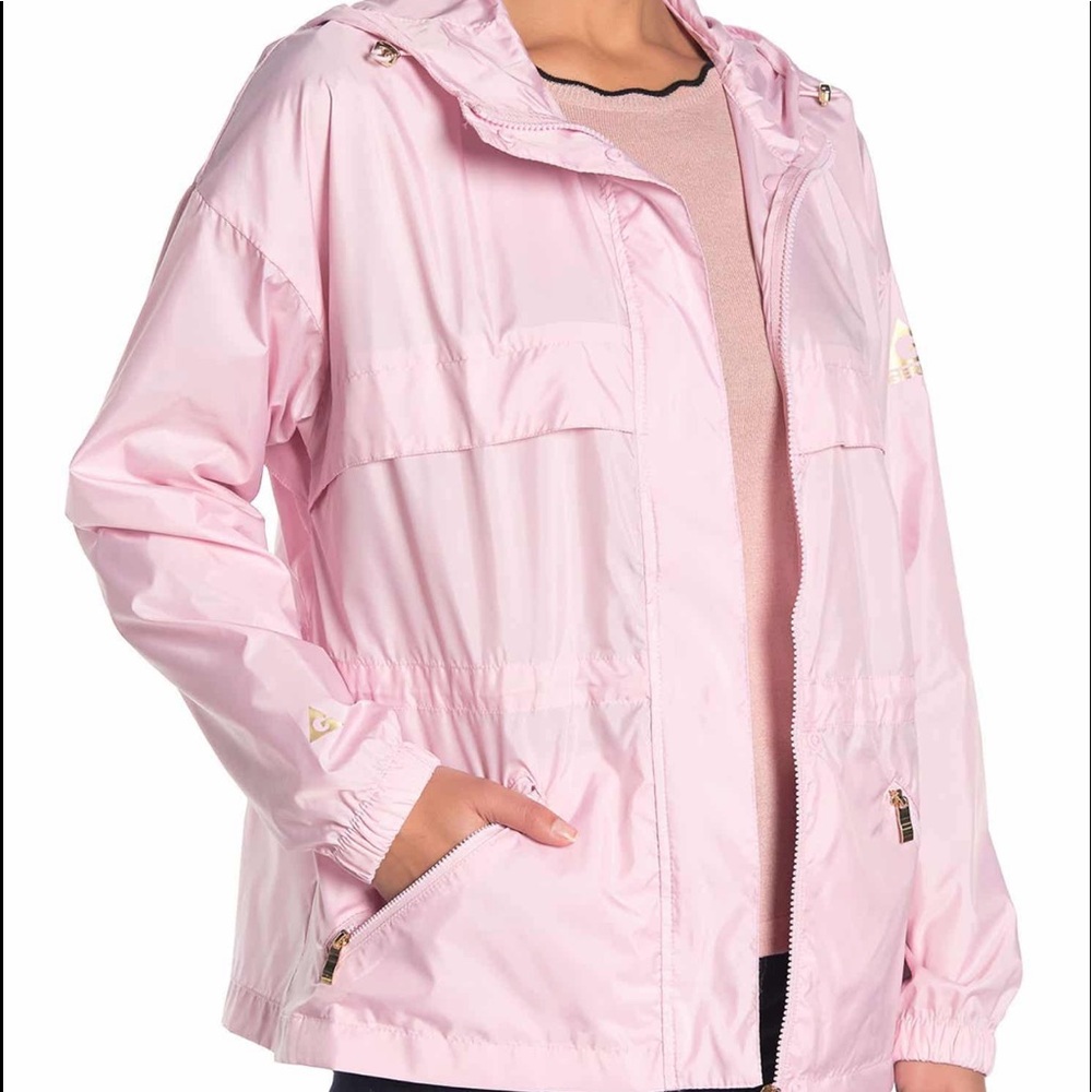 Adrian package Wind and Water resistant